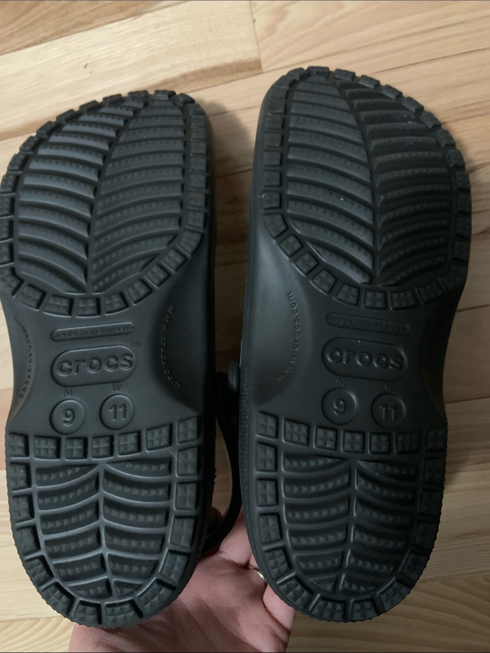 Classic Black Crocs size 9 Men’s / 11 Women’s - Picture 5 of 6